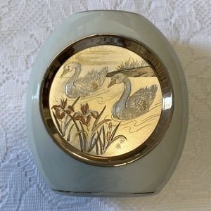 EIWA The Art Of Chokin Swans Vase. 24kt gold trim. Vintage. Japan